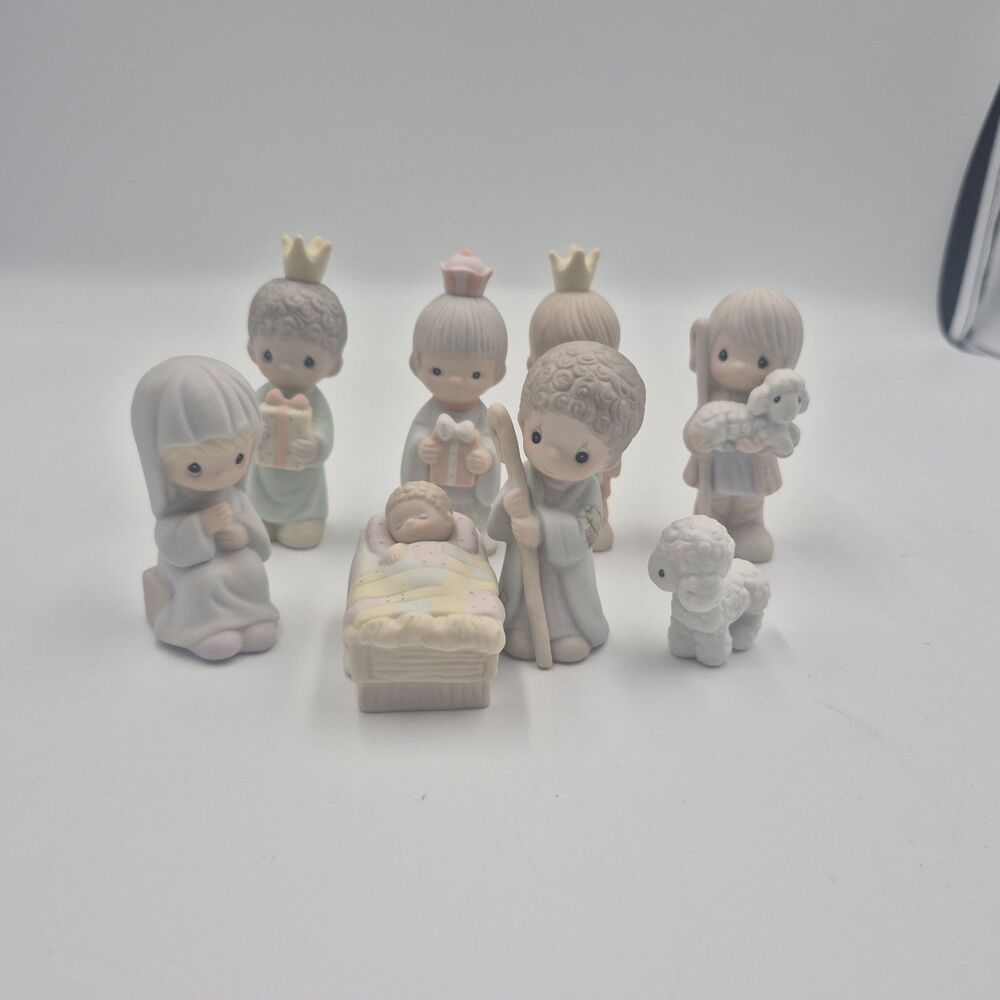 PRECIOUS MOMENTS 8 PIECE  NATIVITY Set